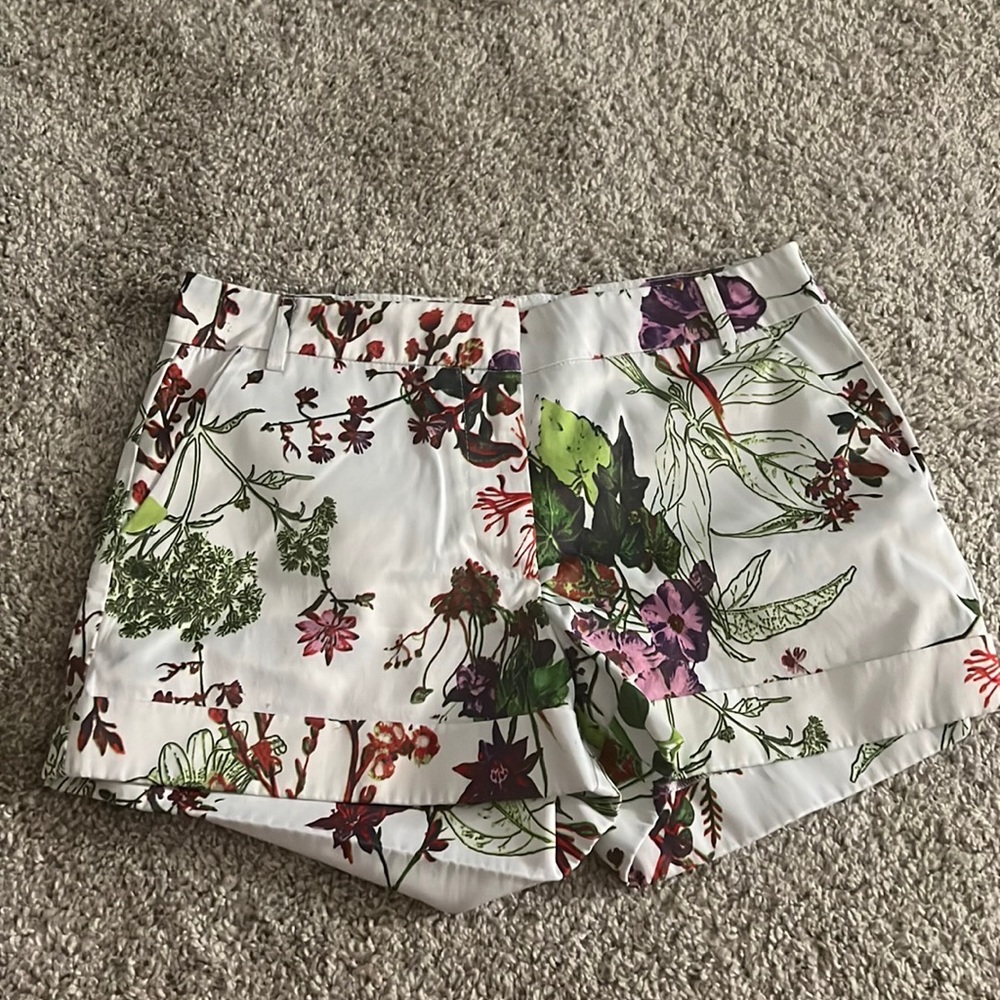 Short with flowers